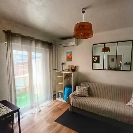Gaby Centre Gare Apartmán *